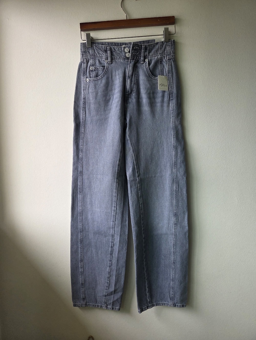 Womens We The Free Gray High Waisted Straight-Leg Jeans Size 26 100% Cotton.